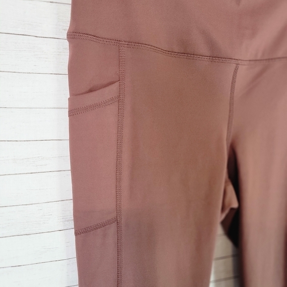 YOGALICIOUS HI RISE CAPRI LENGTH LEGGINGS IN PINK CLAY, SZ LARGE - Picture 6 of 10